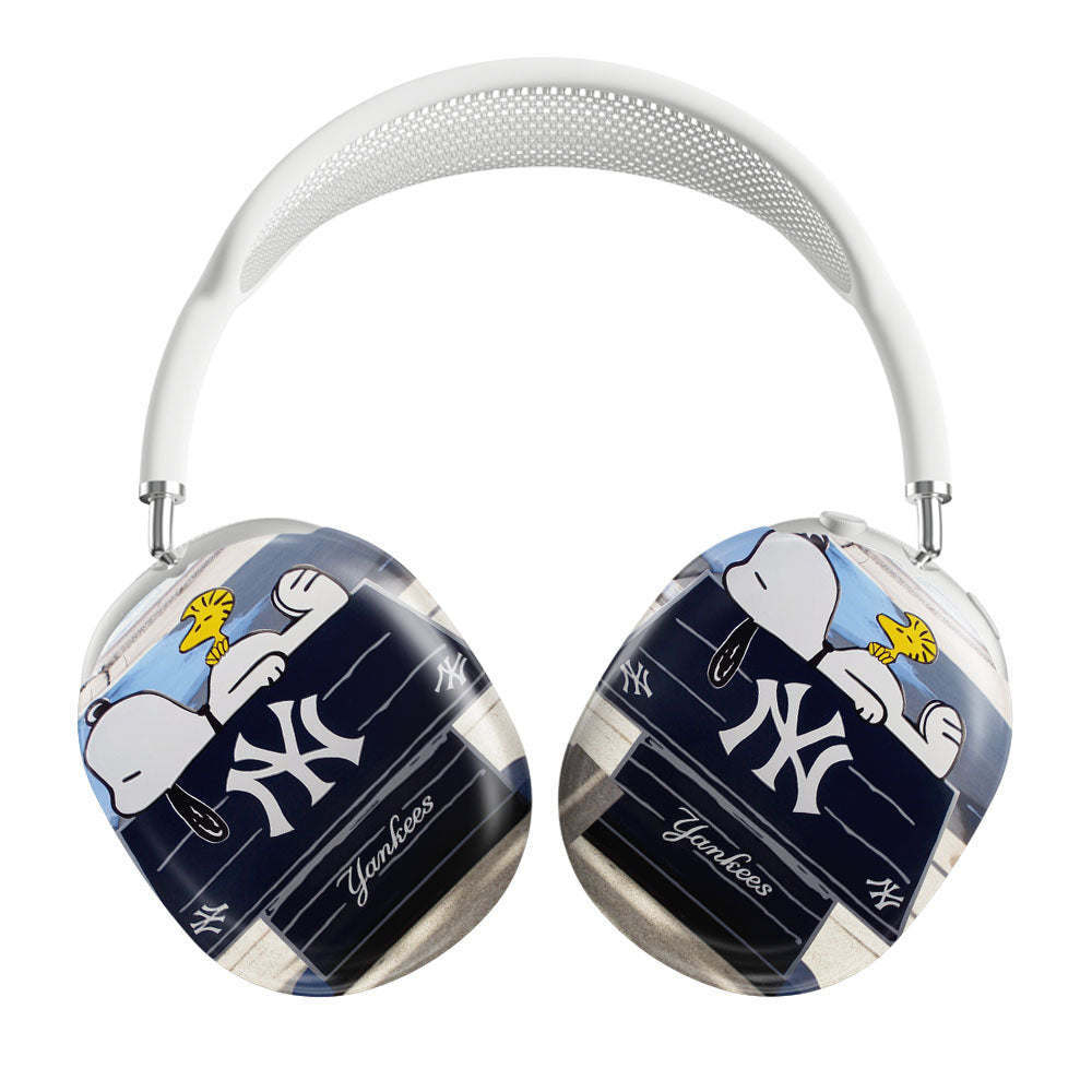 New York Yankees Logos And Uniforms Snoopy Airpods Max Tough Case