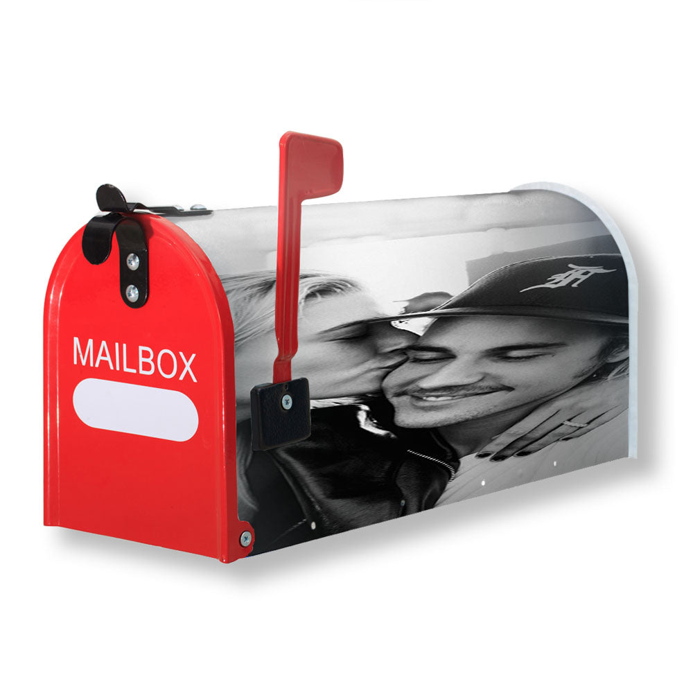 Justin Bieber Hailey Baldwin Kiss Magnetic Mailbox Cover - 18.0" x 21.0"