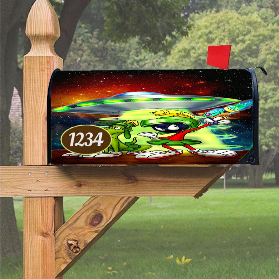 Marvin The Martian Universe Magnetic Mailbox Cover 18" X 21" Outdoor Decor