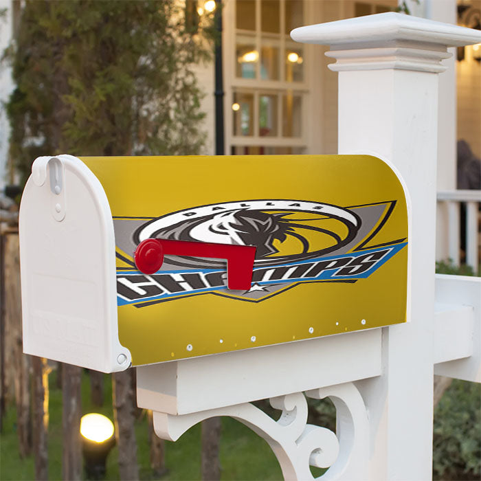Champion Maverick Magnetic Mailbox Cover 18" X 21" Outdoor Decor