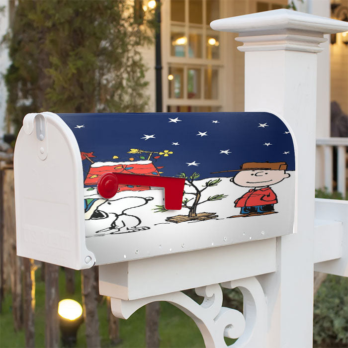 Charlie Brown Peanuts Comics Snoopy Magnetic Mailbox Cover 18" X 21" Outdoor Decor