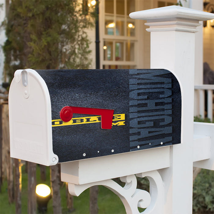 Michigan Wolverines Football 10 Magnetic Mailbox Cover 18" X 21" Outdoor Decor