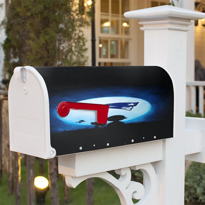 Snoppy And Charlie New England Patriots Magnetic Mailbox Cover 18" X 21" Outdoor Decor