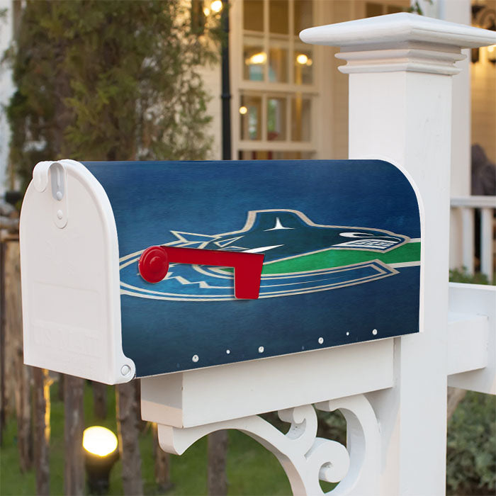 Vancouver Magnetic Mailbox Cover 18" X 21" Outdoor Decor