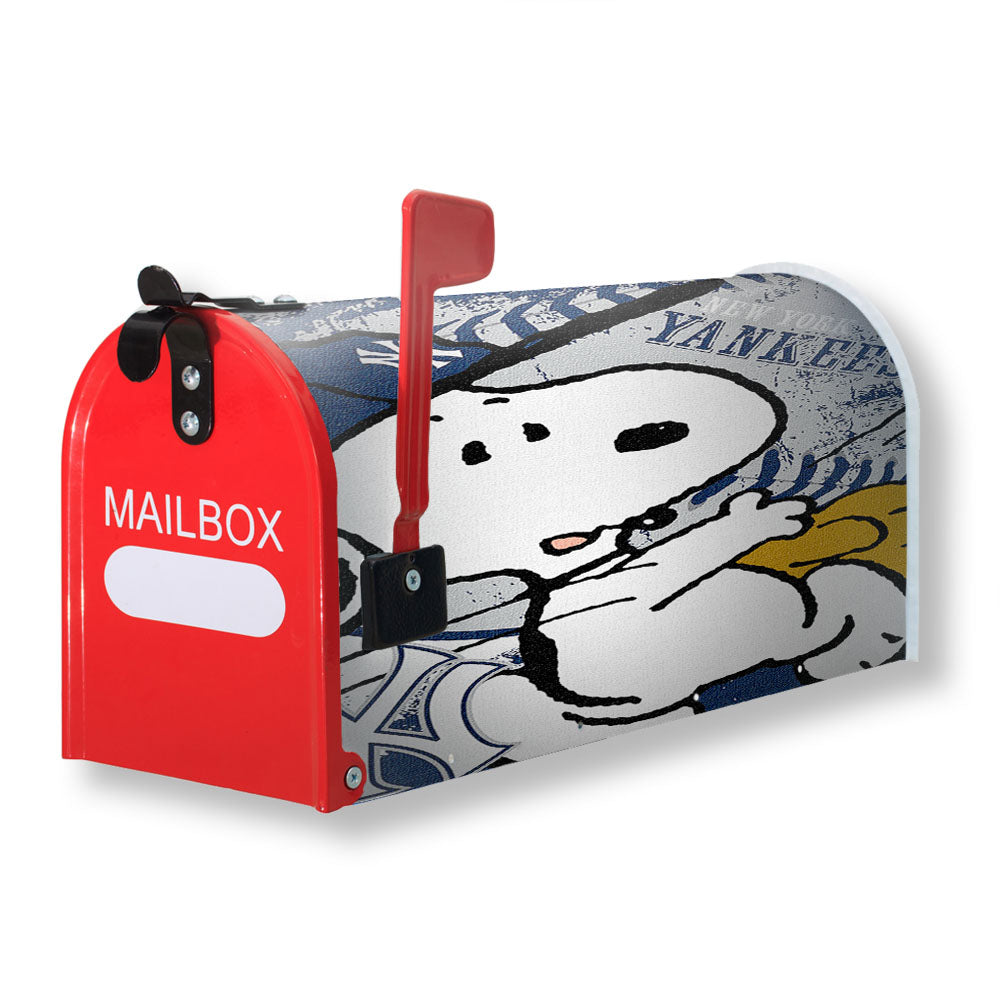 New York Yankees Snoopy Magnetic Mailbox Cover - 18.0" x 21.0"